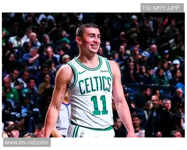 普理查德表现稳定半场8投4中贡献11分2篮板4助攻